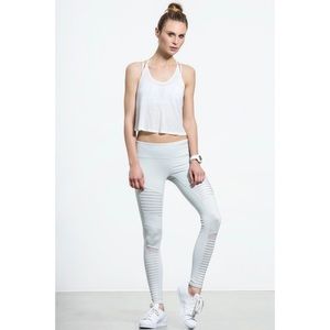 🆕 ALO YOGA Moto Leggings in Dove Grey